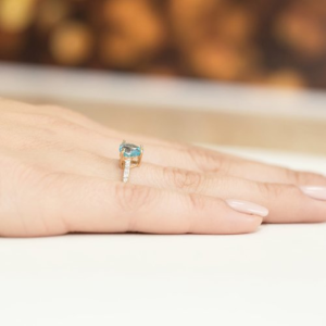 Pierścionek w kształcie serca Topaz 1,20ct i Brylanty białe złoto próby 585. W-0031BT
